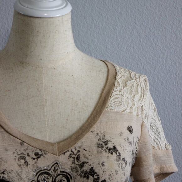 Vintage Lace Shoulder Short Sleeve Graphic Tee Size M - Picture 2 of 5